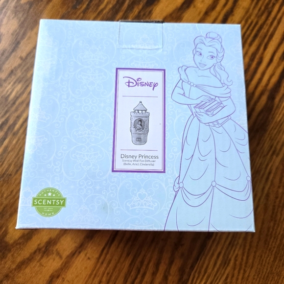 👀50% OFF👃🔌👑 NWT‼️ Scentsy "Disney Princesses" Wall Fan Diffuser - Picture 6 of 15